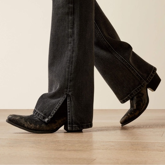 Ariat Ultra High-Waisted Tomboy Jeans - Picture 3 of 6